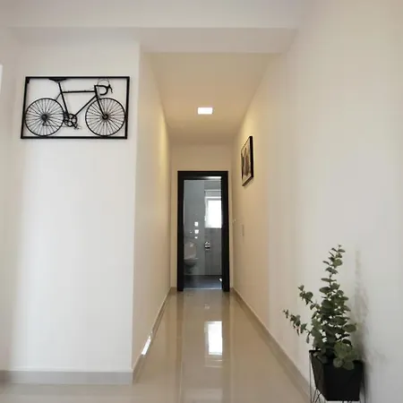 Ive Apartment *